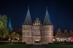 sternenhimmel über dem Holstentor / starry sky over the holstentor